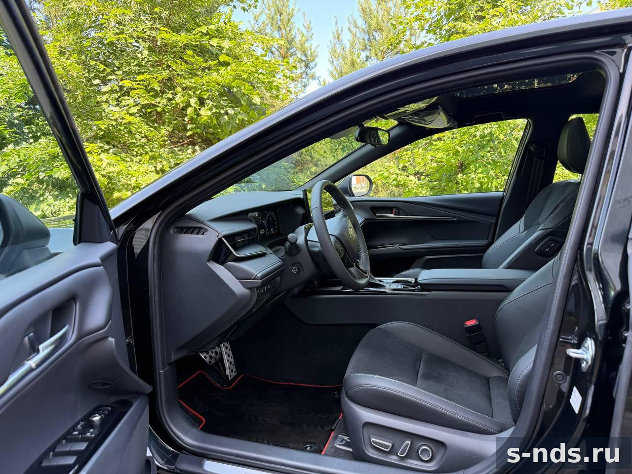 Toyota Camry 2.0 CVT.