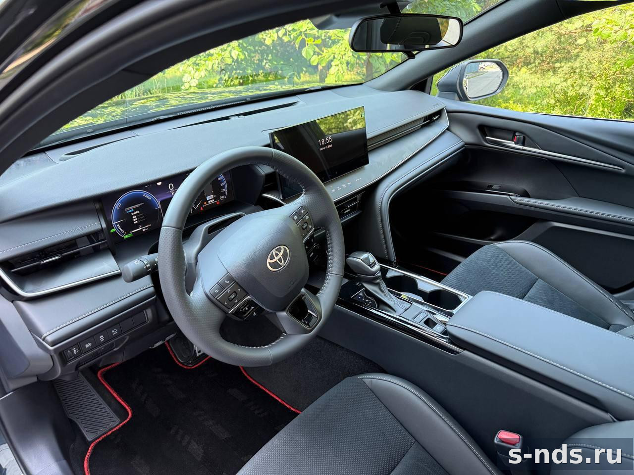 Toyota Camry 2.0 CVT.