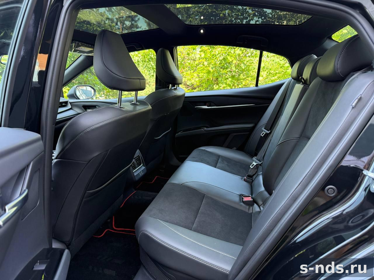 Toyota Camry 2.0 CVT.