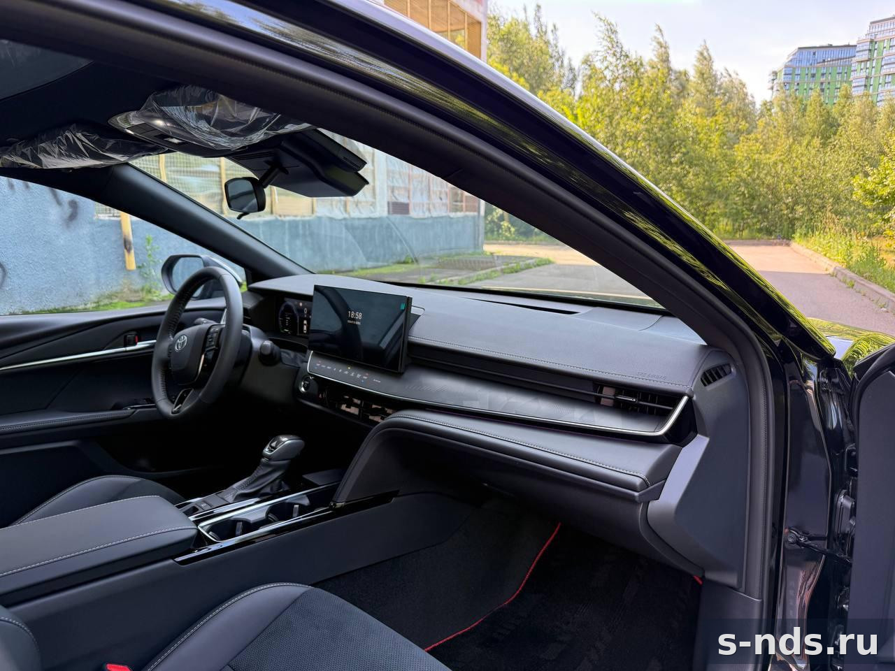 Toyota Camry 2.0 CVT.