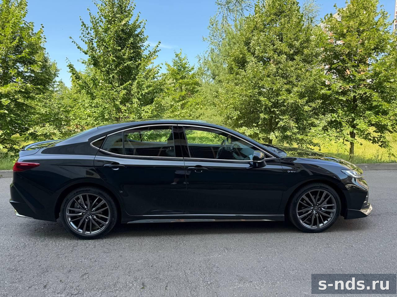 Toyota Camry 2.0 CVT.