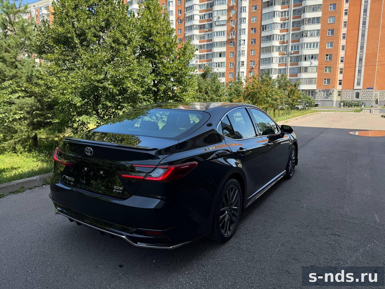 Toyota Camry 2.0 CVT.