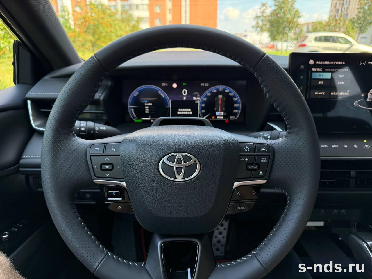 Toyota Camry 2.0 CVT.