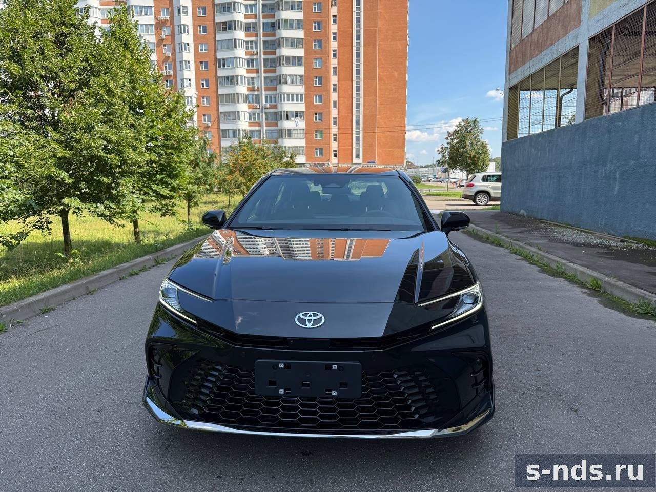 Toyota Camry 2.0 CVT.