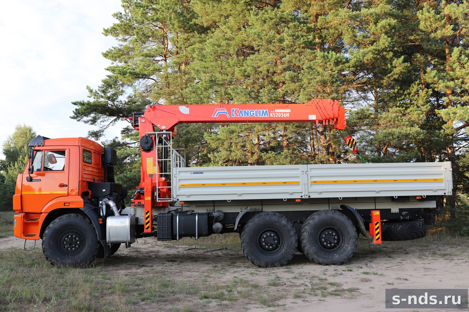 КМУ 8т. Kanglim KS 2057 на шасси 6х6 КАМАЗ 43118