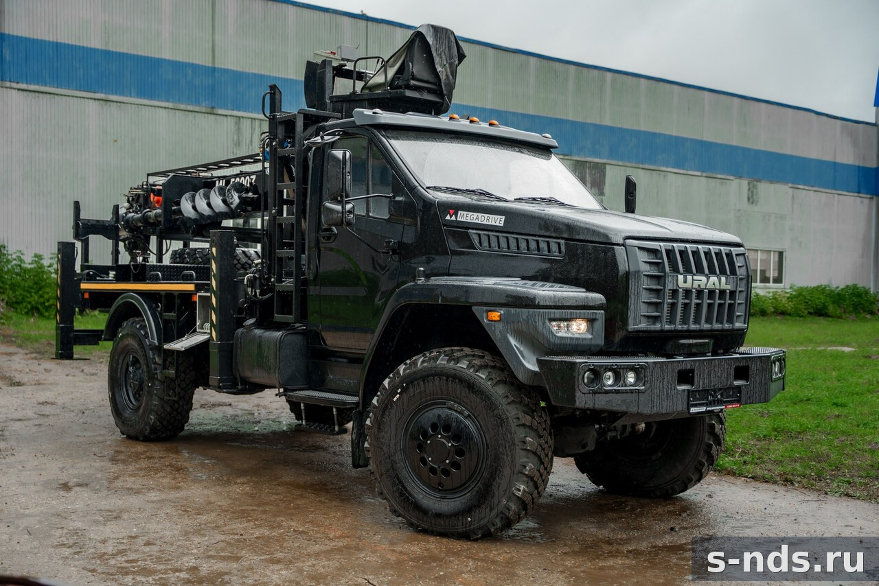 Бурильно-крановая машина ML 5600Z на шасси УРАЛ 43206