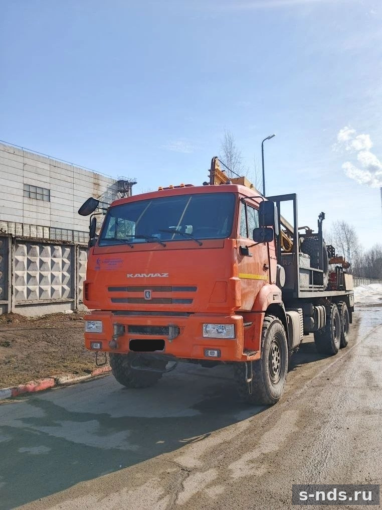 Буровая установка УРБ-2А2 на шасси КАМАЗ-43118 с компрессорным агрегатом, буровым насосом, гидравлической лебедкой и установкой для статического зондирования.