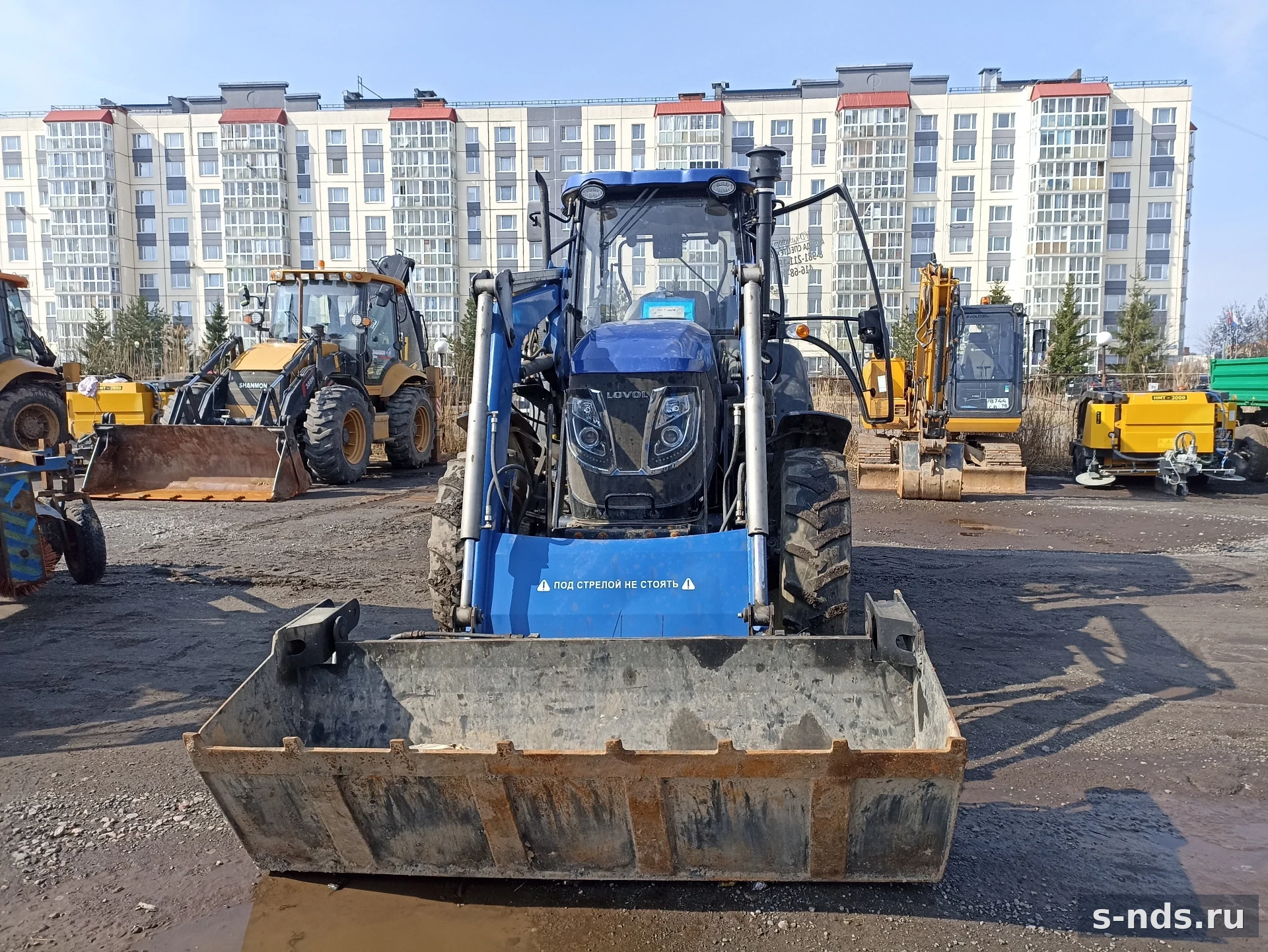 Трактор колёсный