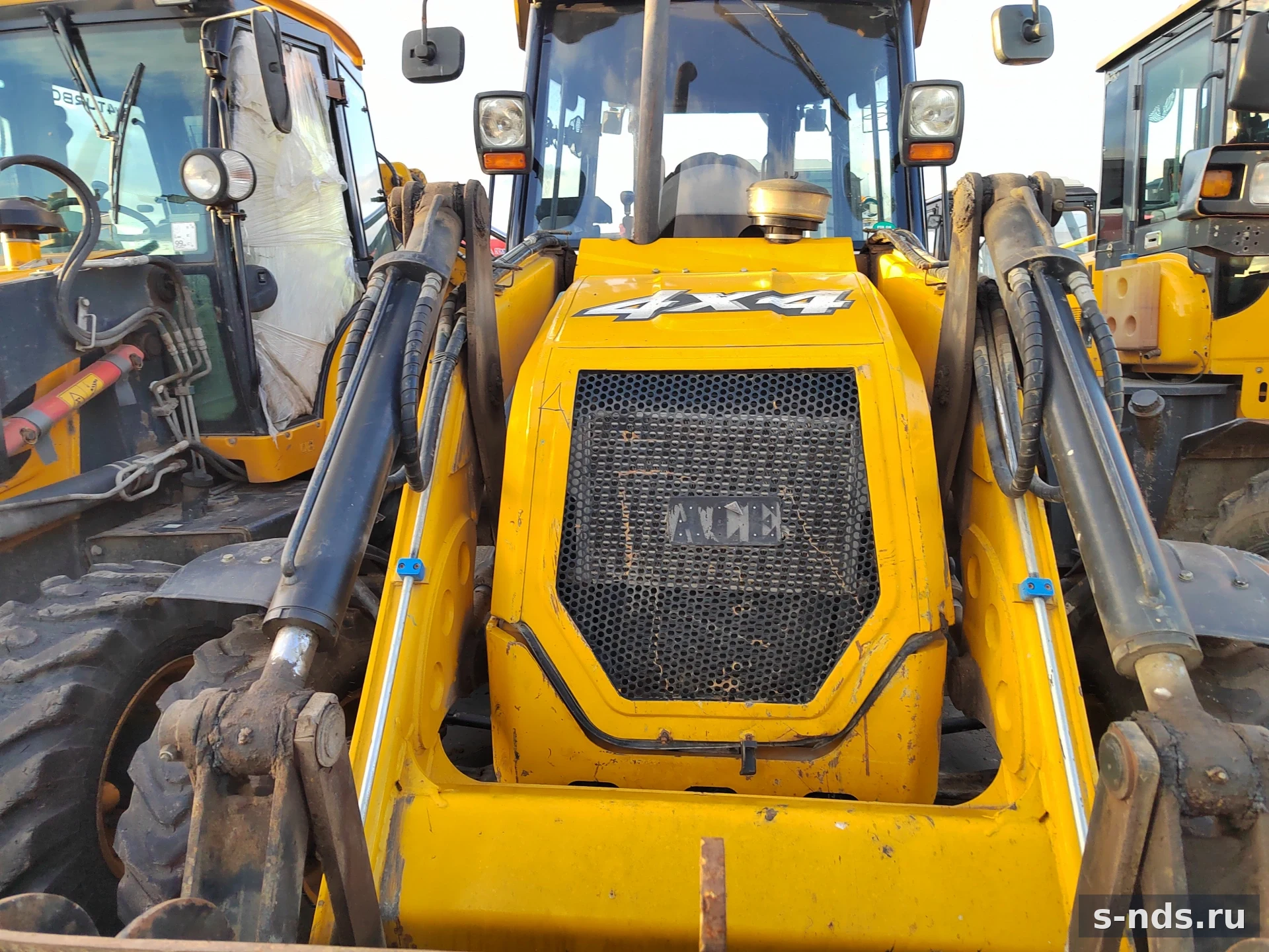 Экскаватор-погрузчик