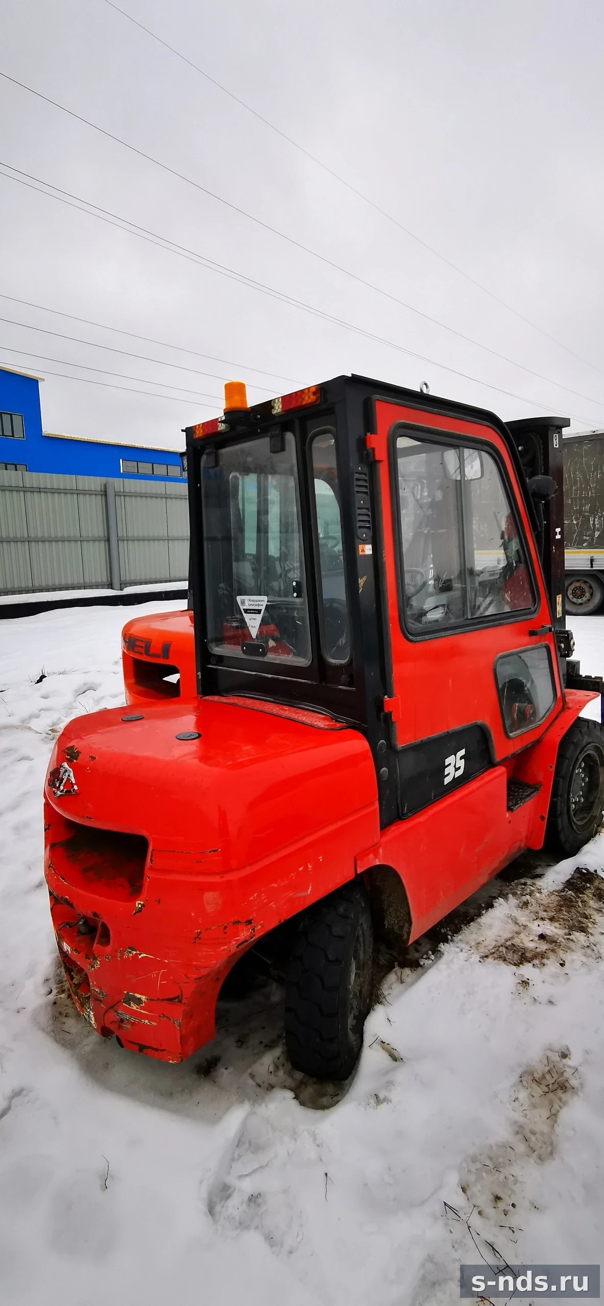 Вилочный погрузчик