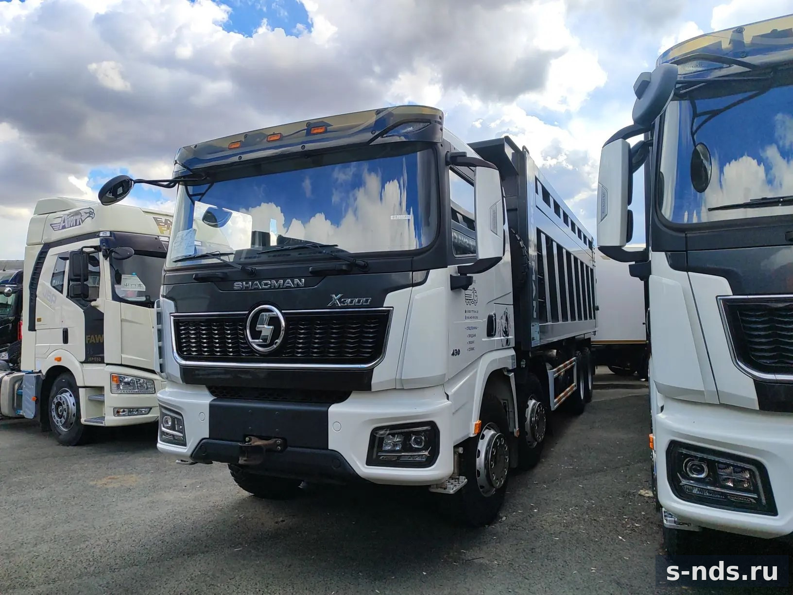 Самосвал SHACMAN 8x4