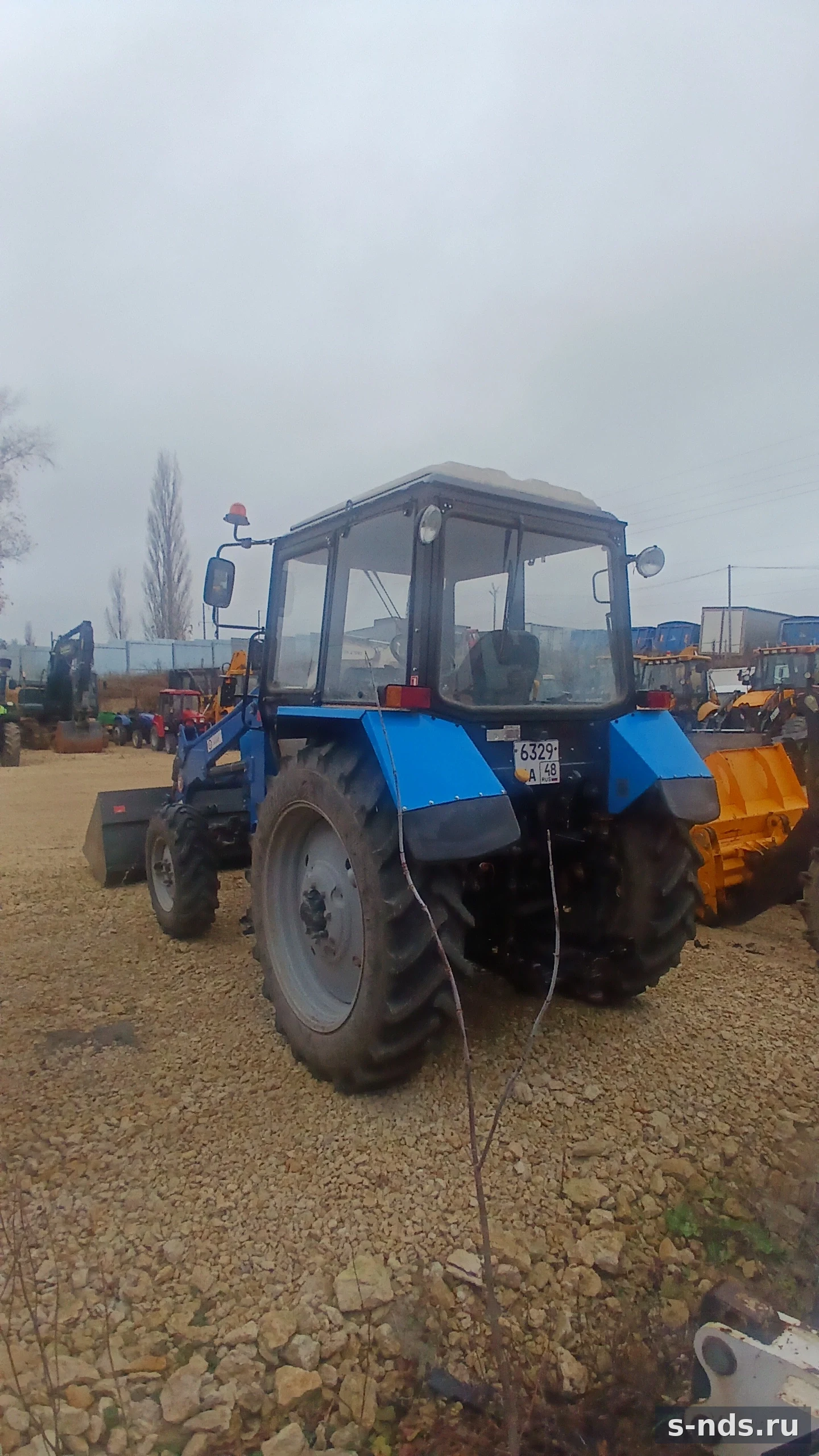 Трактор колёсный