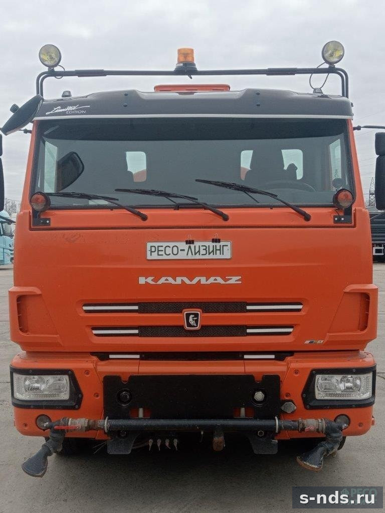 Комбинированная дорожная машина 7.8 м3 КО-806 на шасси 4х2 КАМАЗ