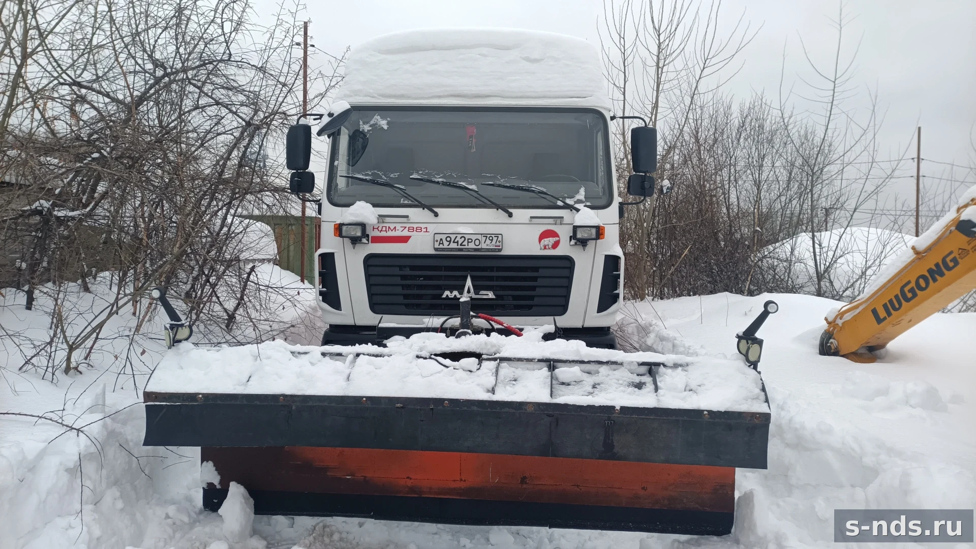 Машина для коммунального и дорожного хозяйства