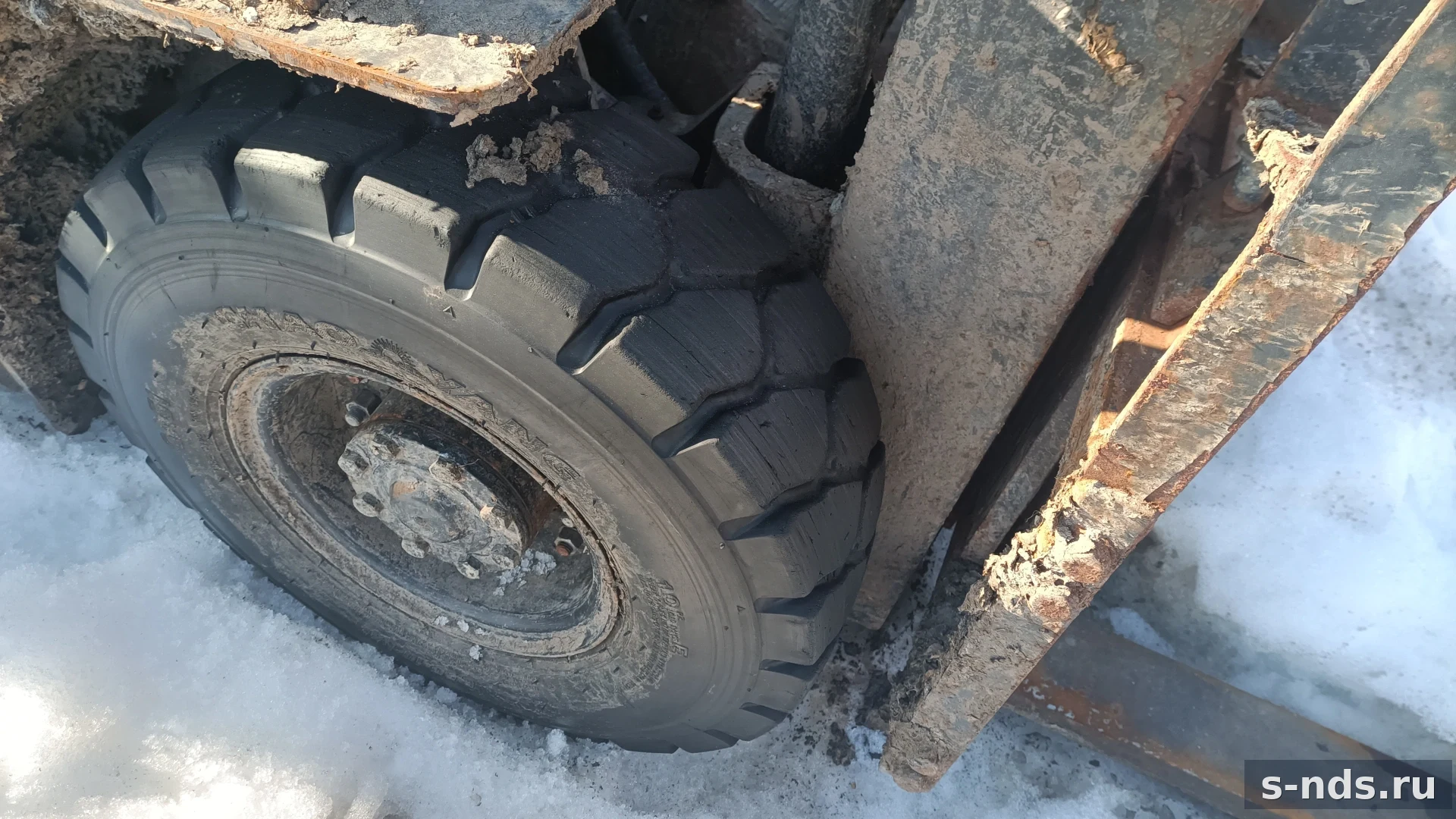 Вилочный погрузчик