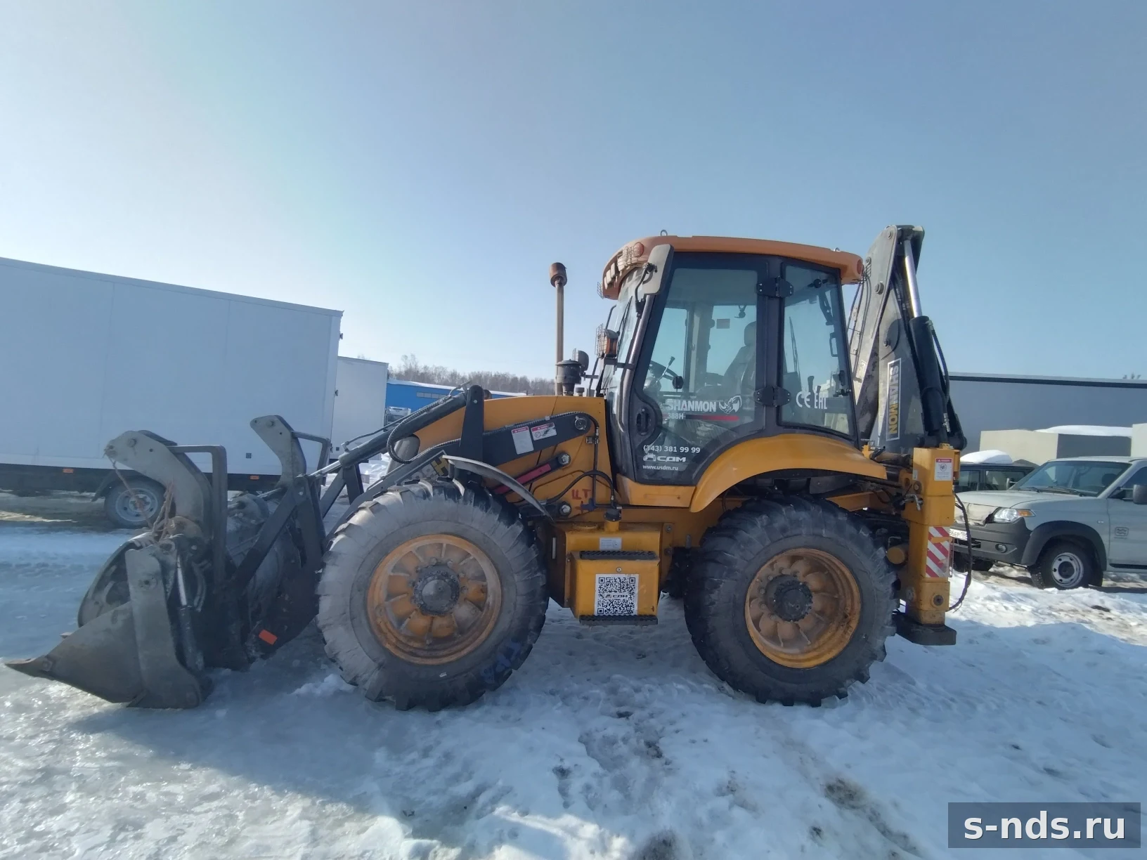 Экскаватор-погрузчик