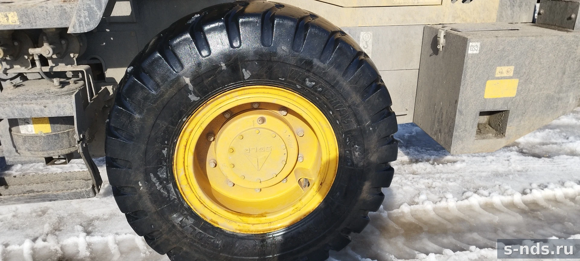 Фронтальный погрузчик