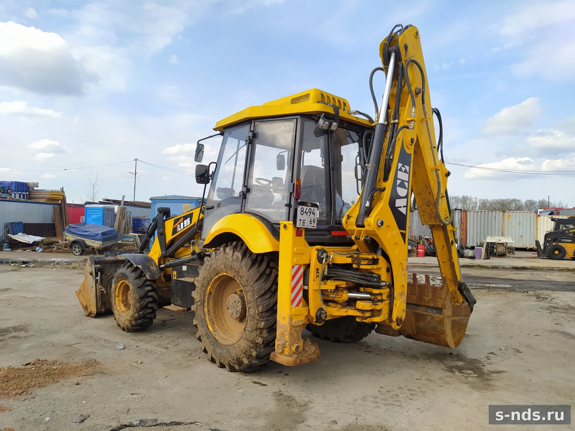 Экскаватор-погрузчик