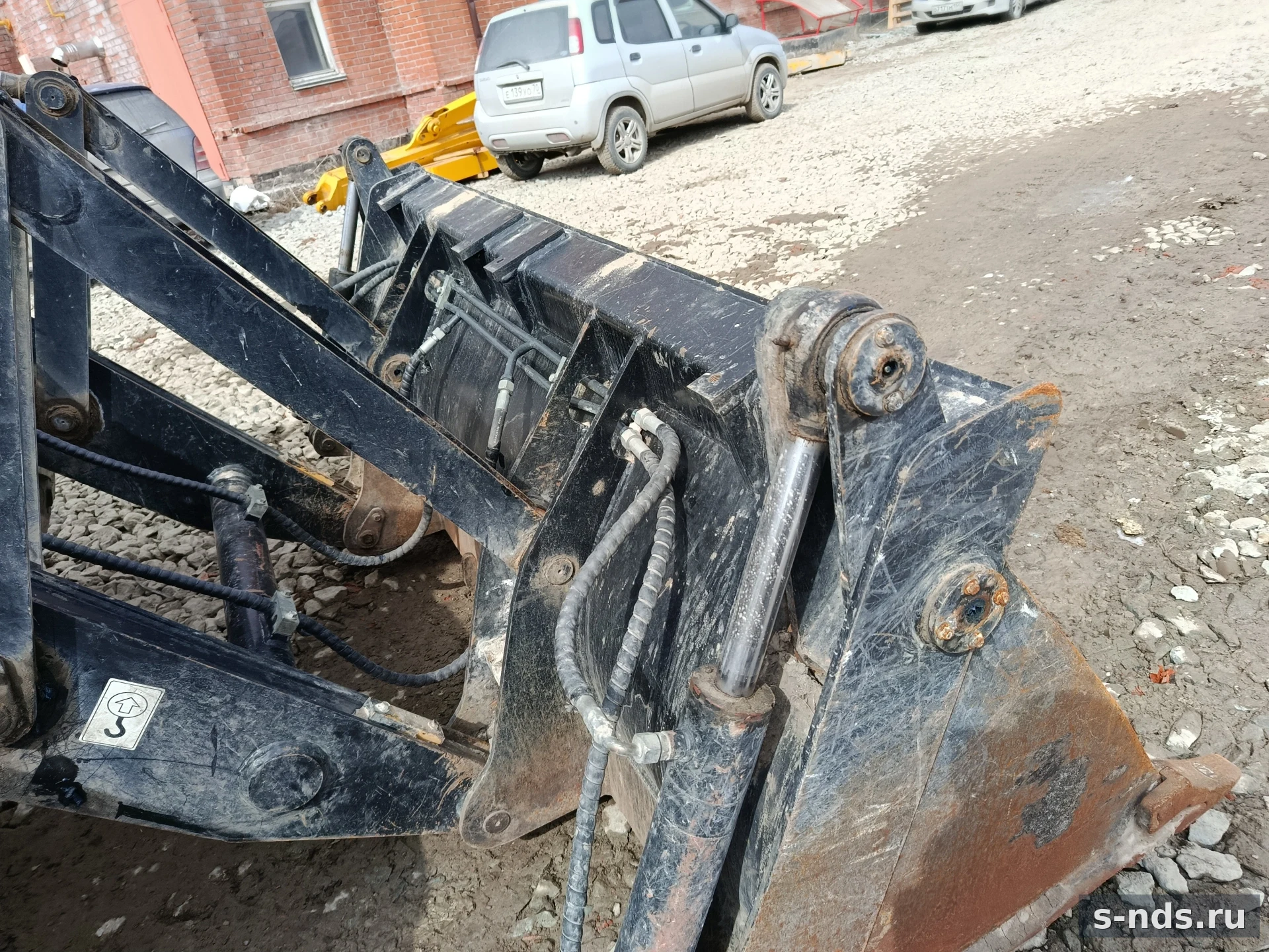 Экскаватор-погрузчик
