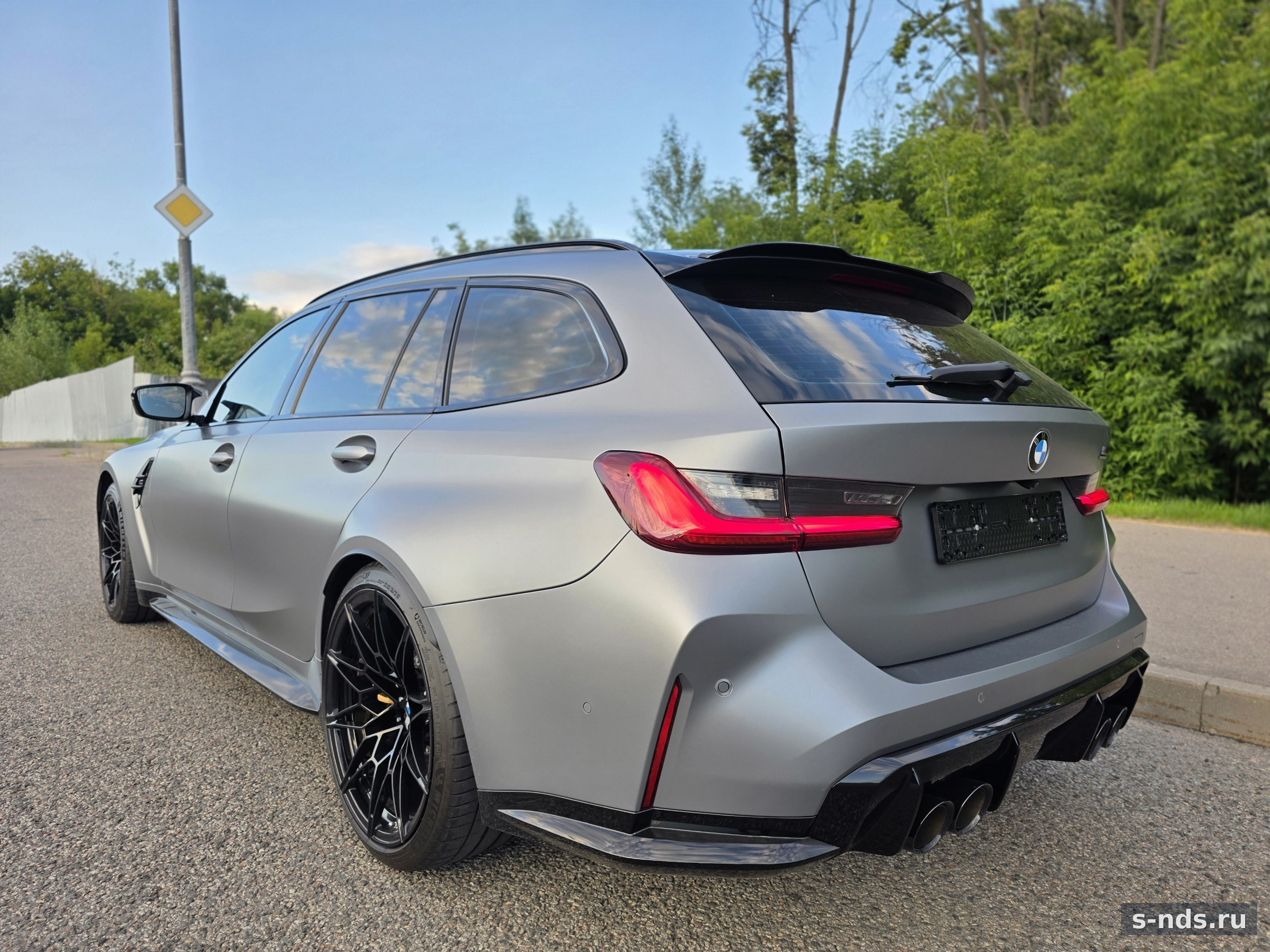 BMW M3 Competition touring 2025г