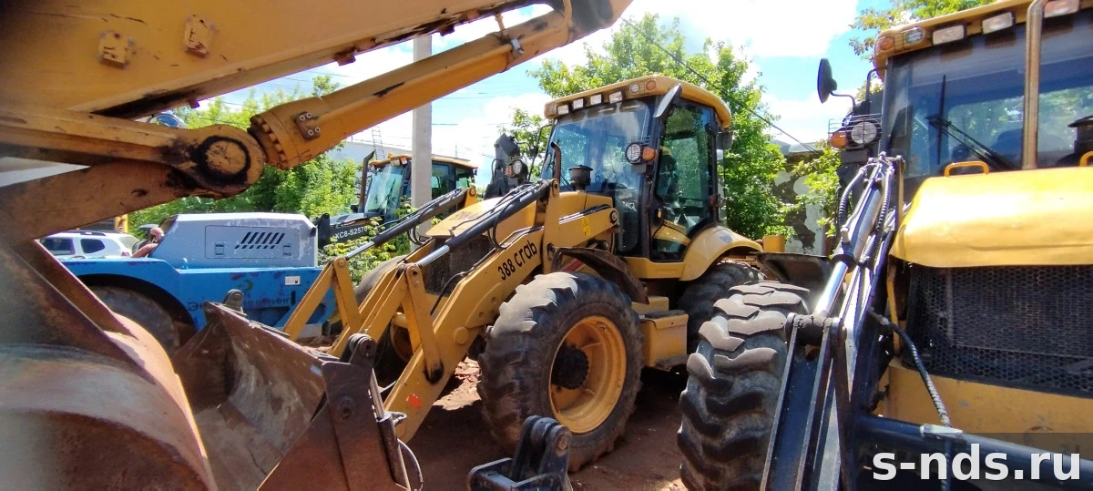 Экскаватор-погрузчик