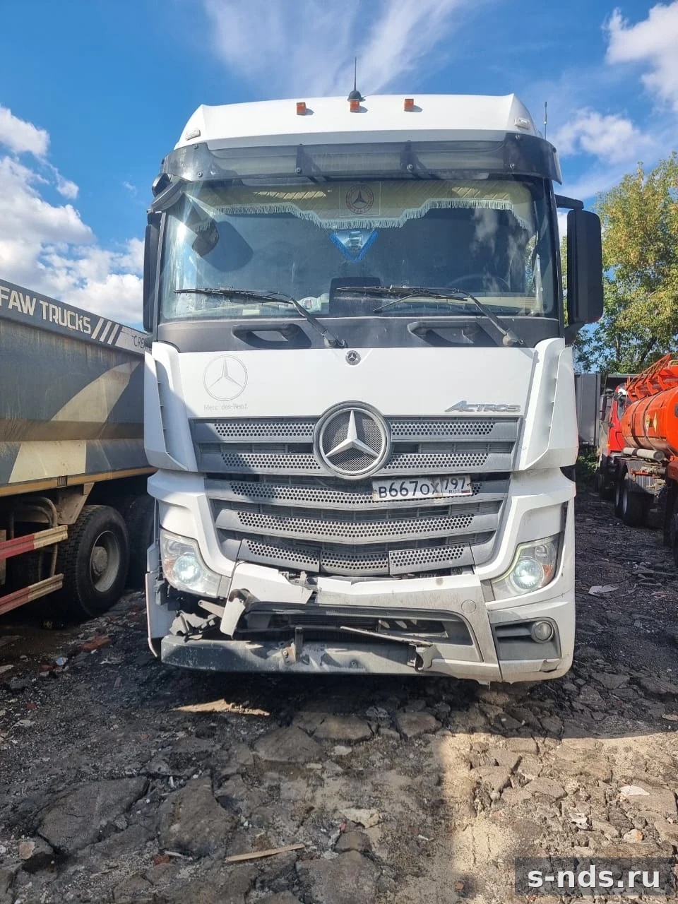 MERCEDES-BENZ