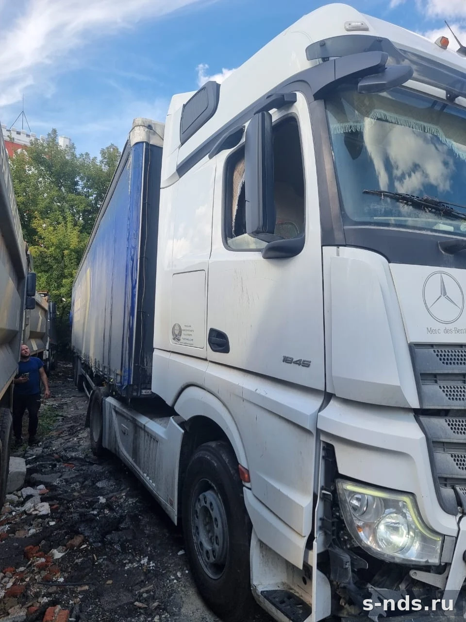 MERCEDES-BENZ