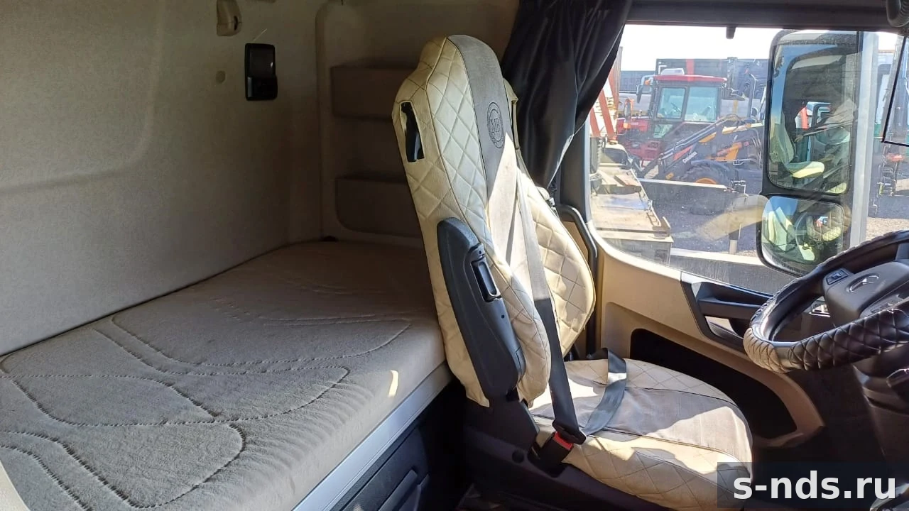 MERCEDES-BENZ