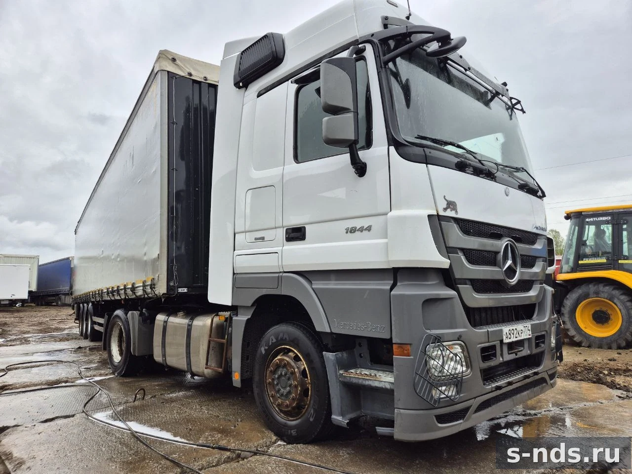 MERCEDES-BENZ