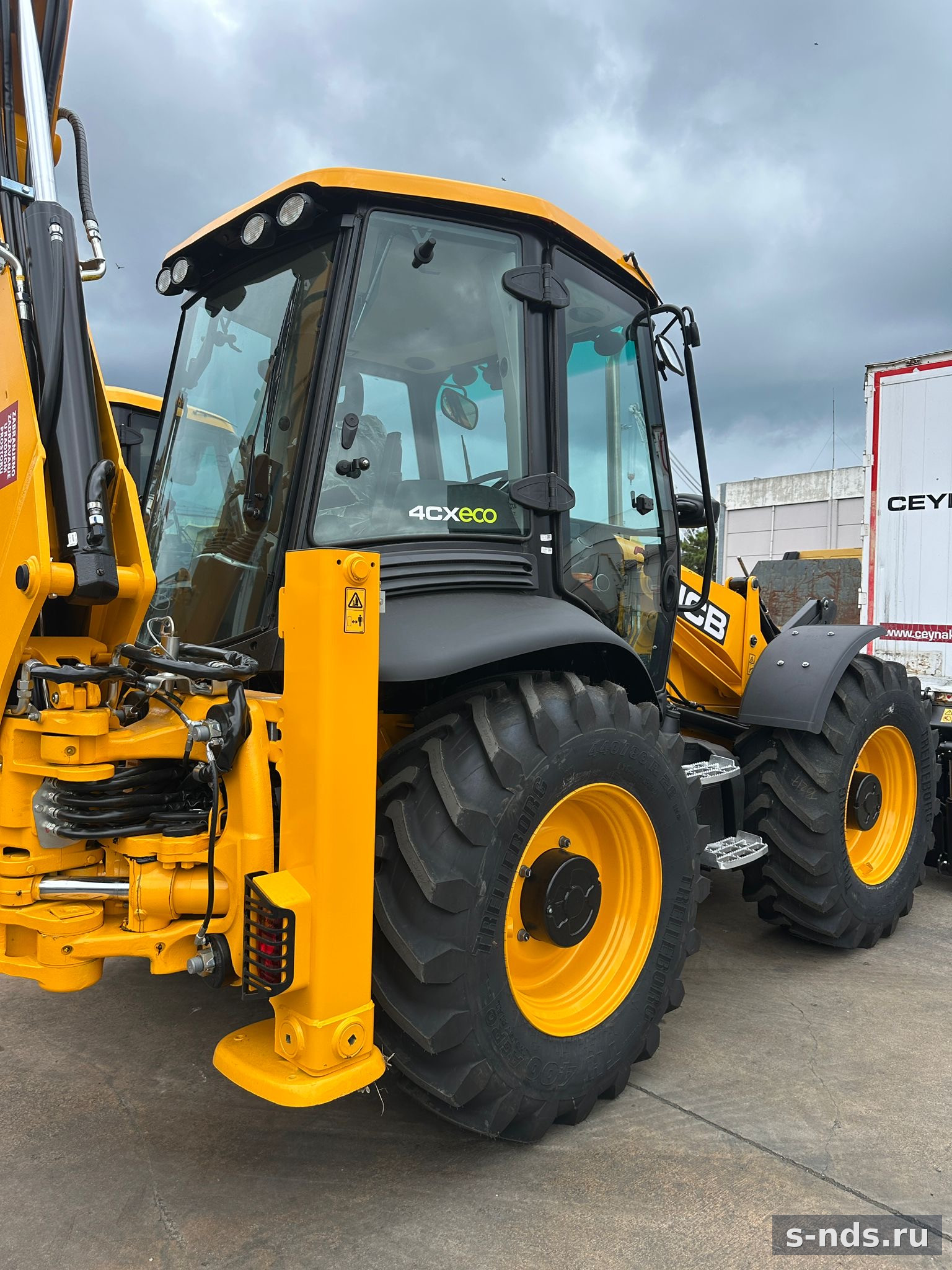 JCB 4CX