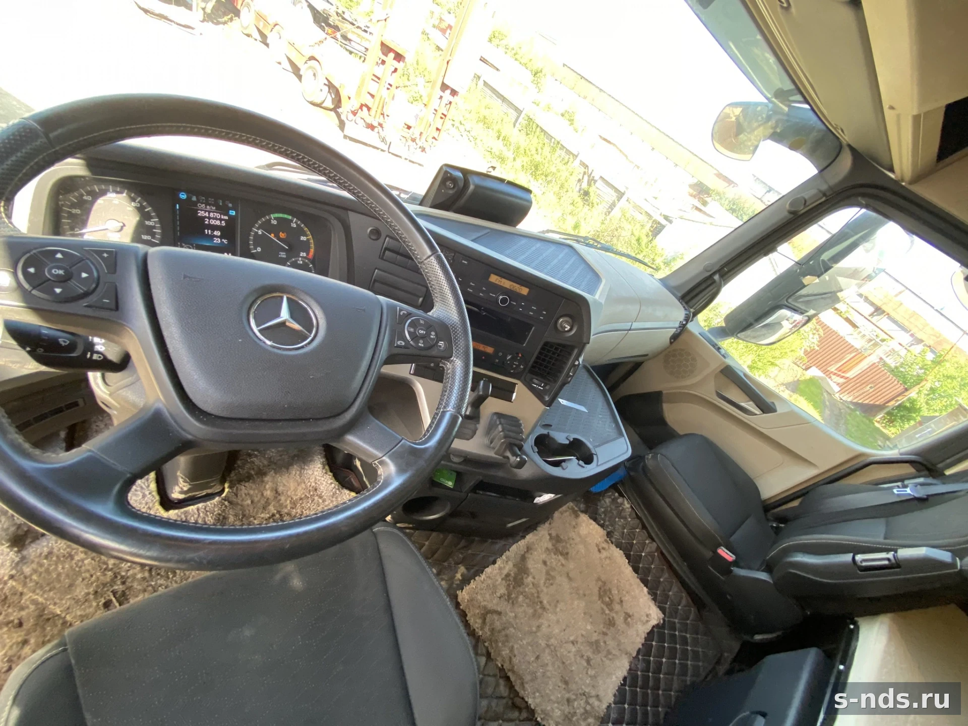 MERCEDES-BENZ