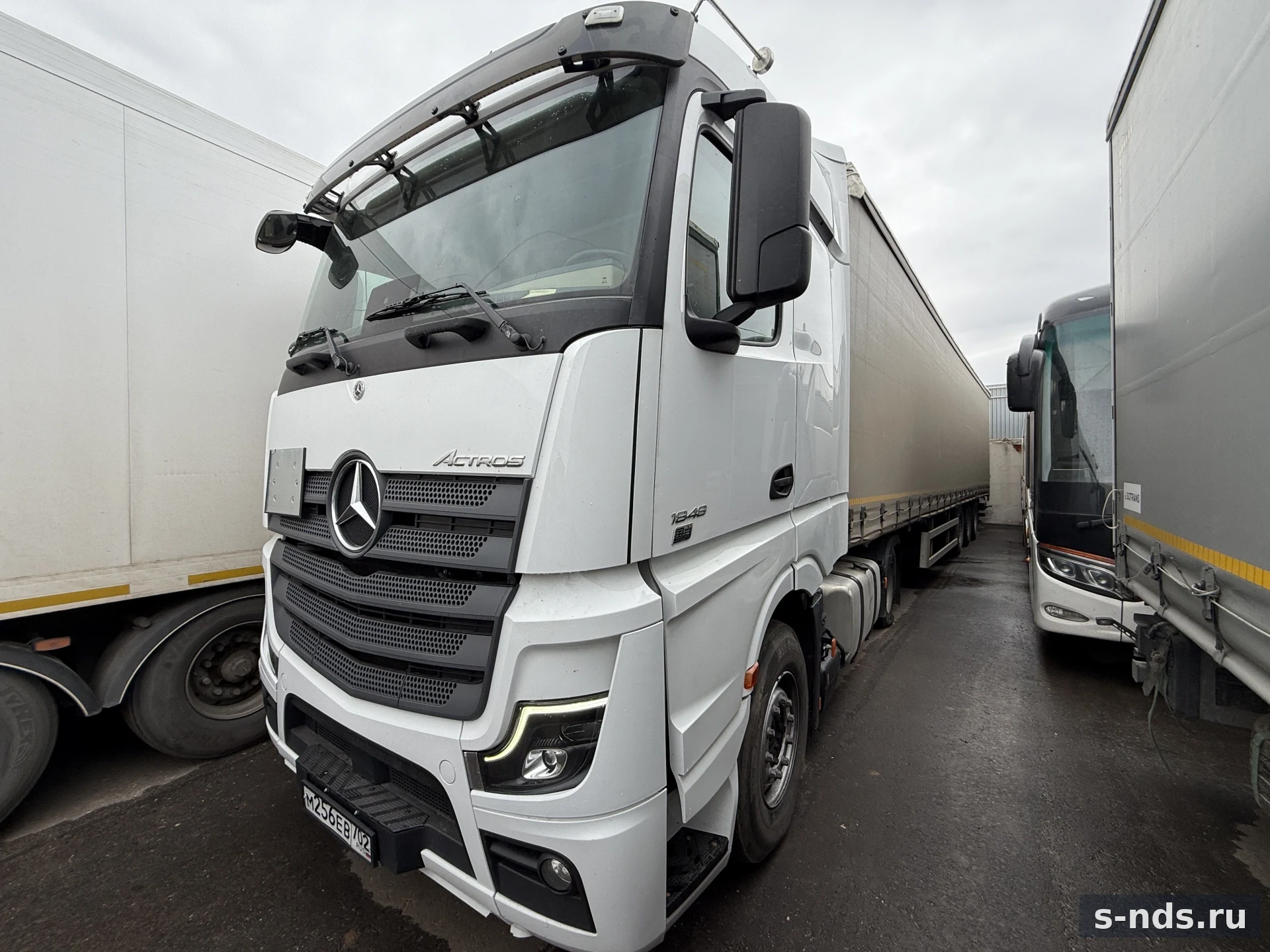 MERCEDES-BENZ