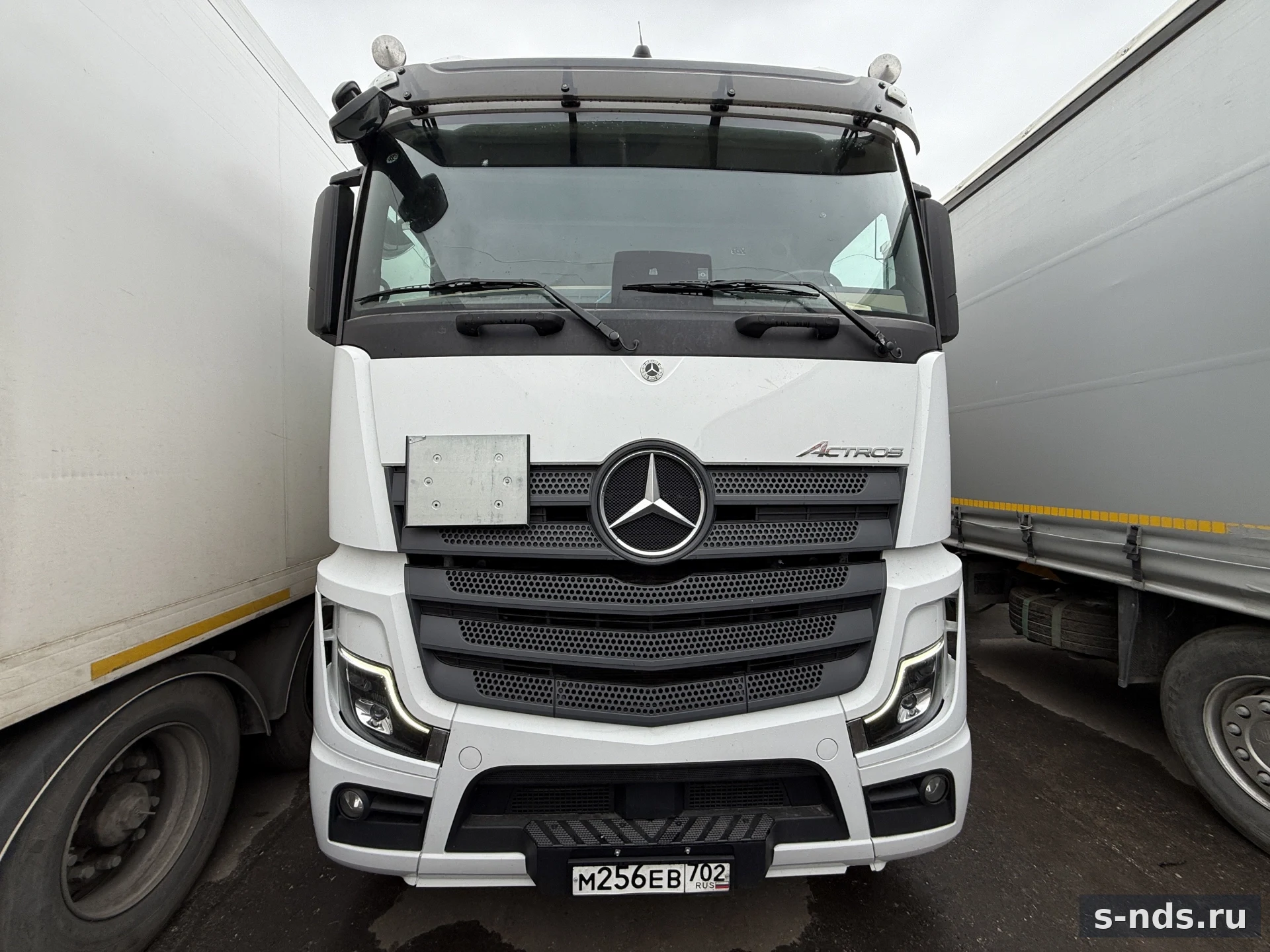MERCEDES-BENZ