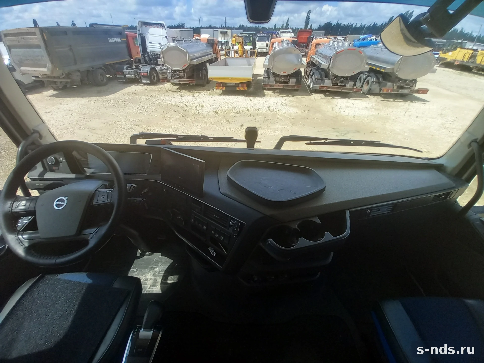 VOLVO