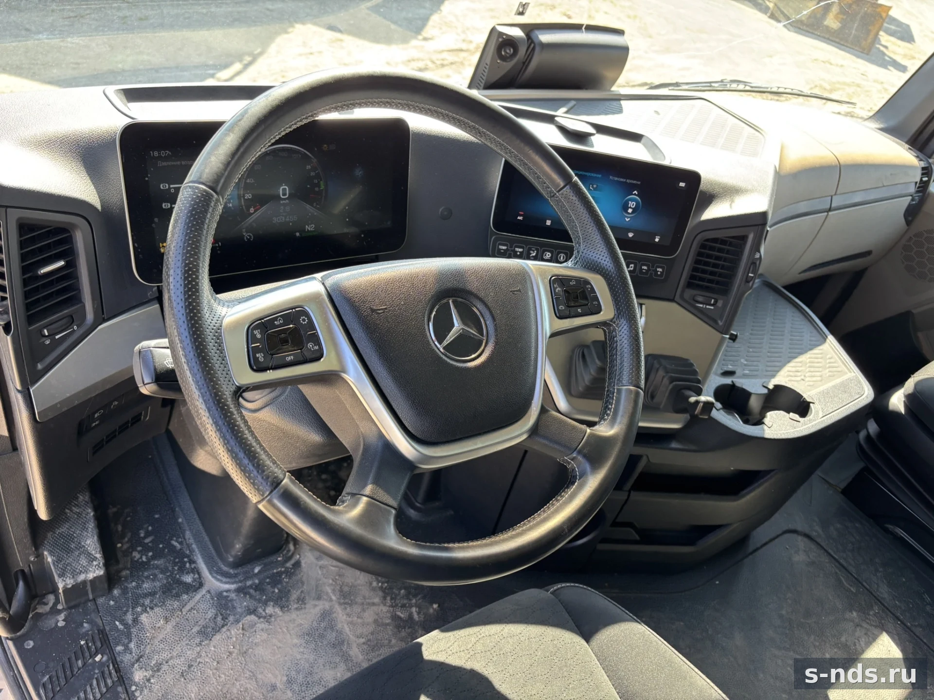 MERCEDES-BENZ