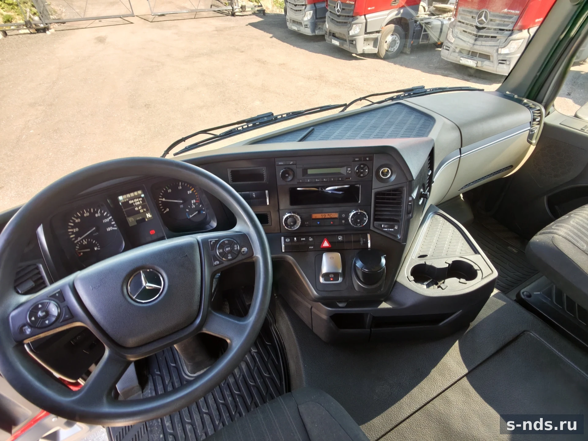 MERCEDES-BENZ