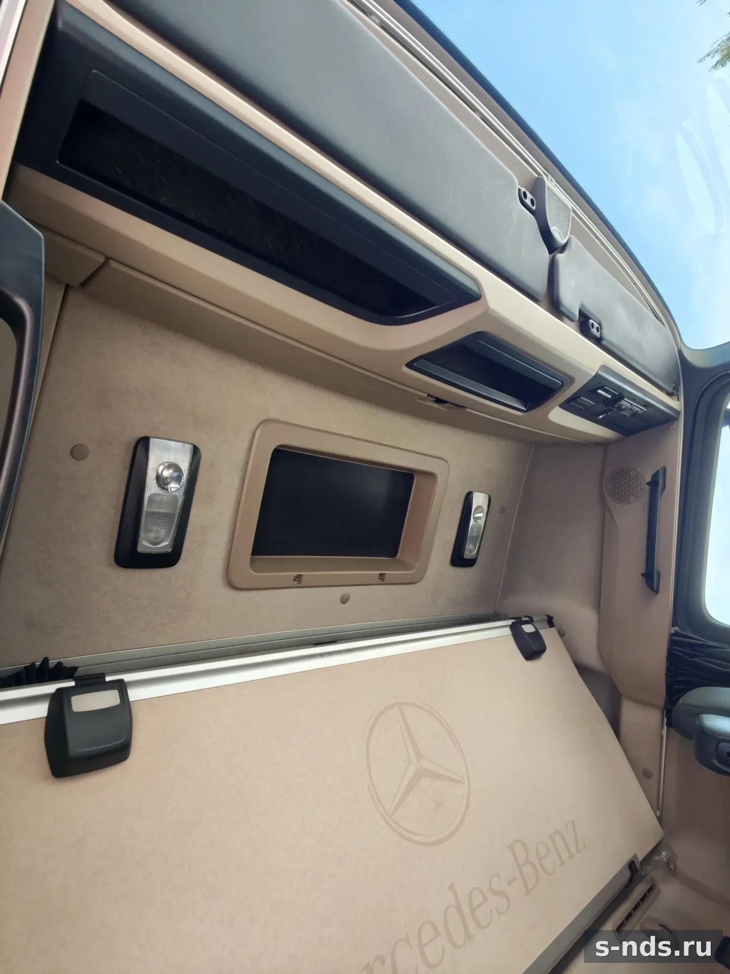 MERCEDES-BENZ