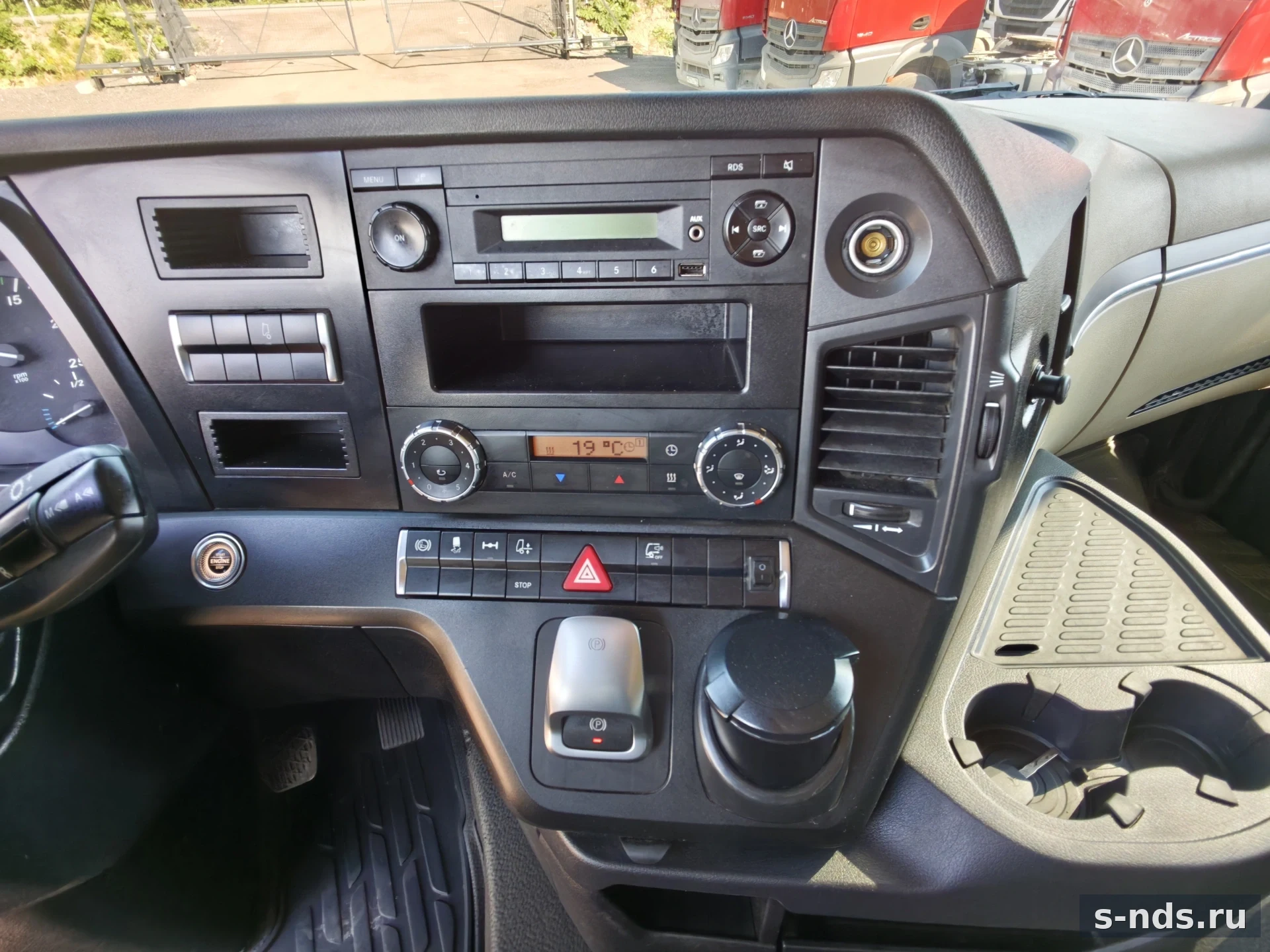MERCEDES-BENZ