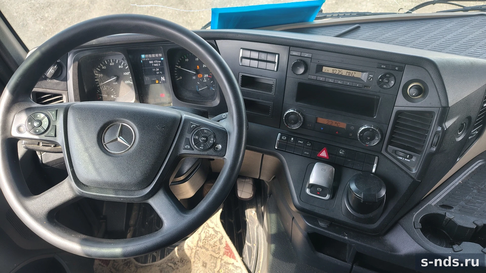 MERCEDES-BENZ