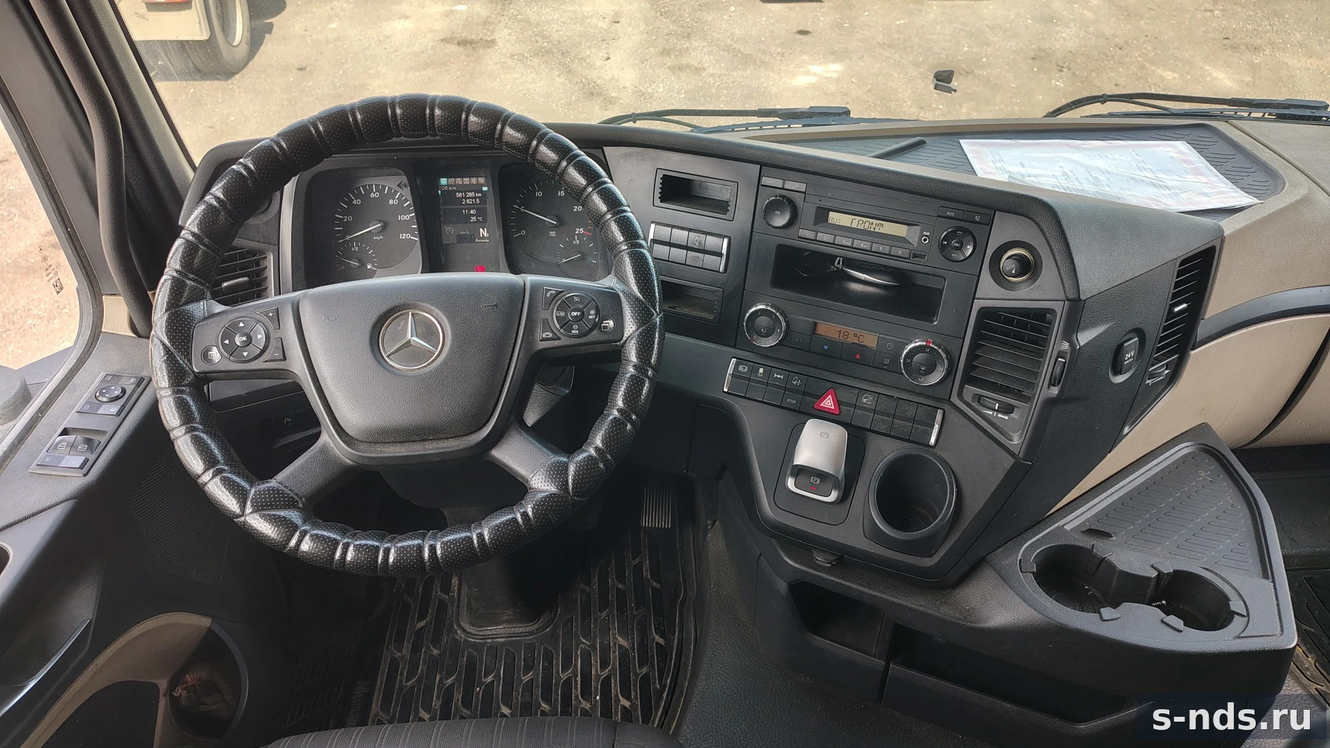 MERCEDES-BENZ
