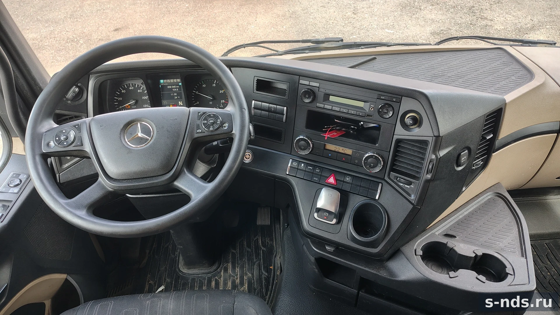 MERCEDES-BENZ