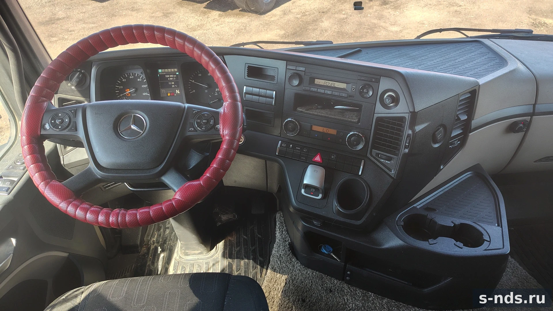 MERCEDES-BENZ