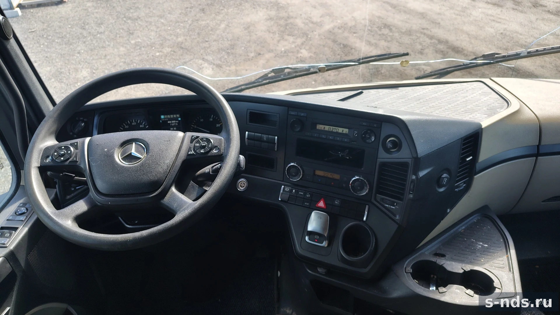 MERCEDES-BENZ