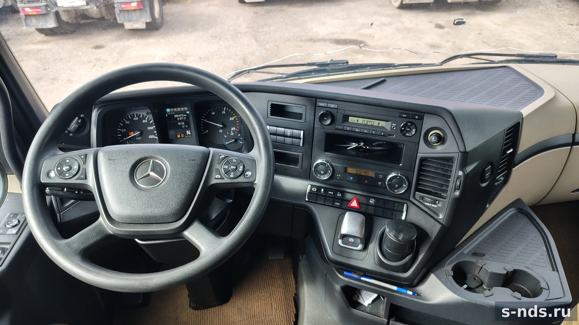 MERCEDES-BENZ