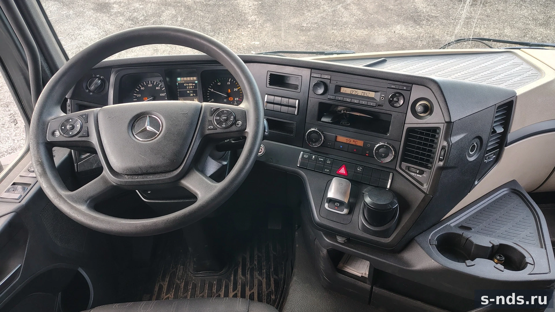 MERCEDES-BENZ