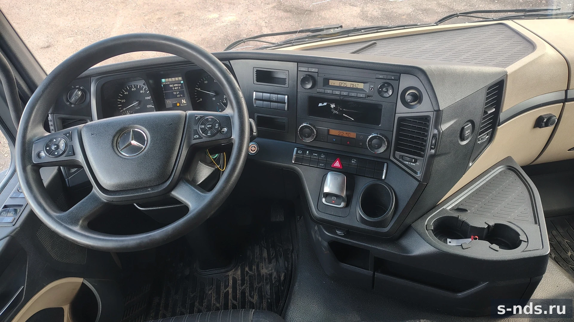 MERCEDES-BENZ