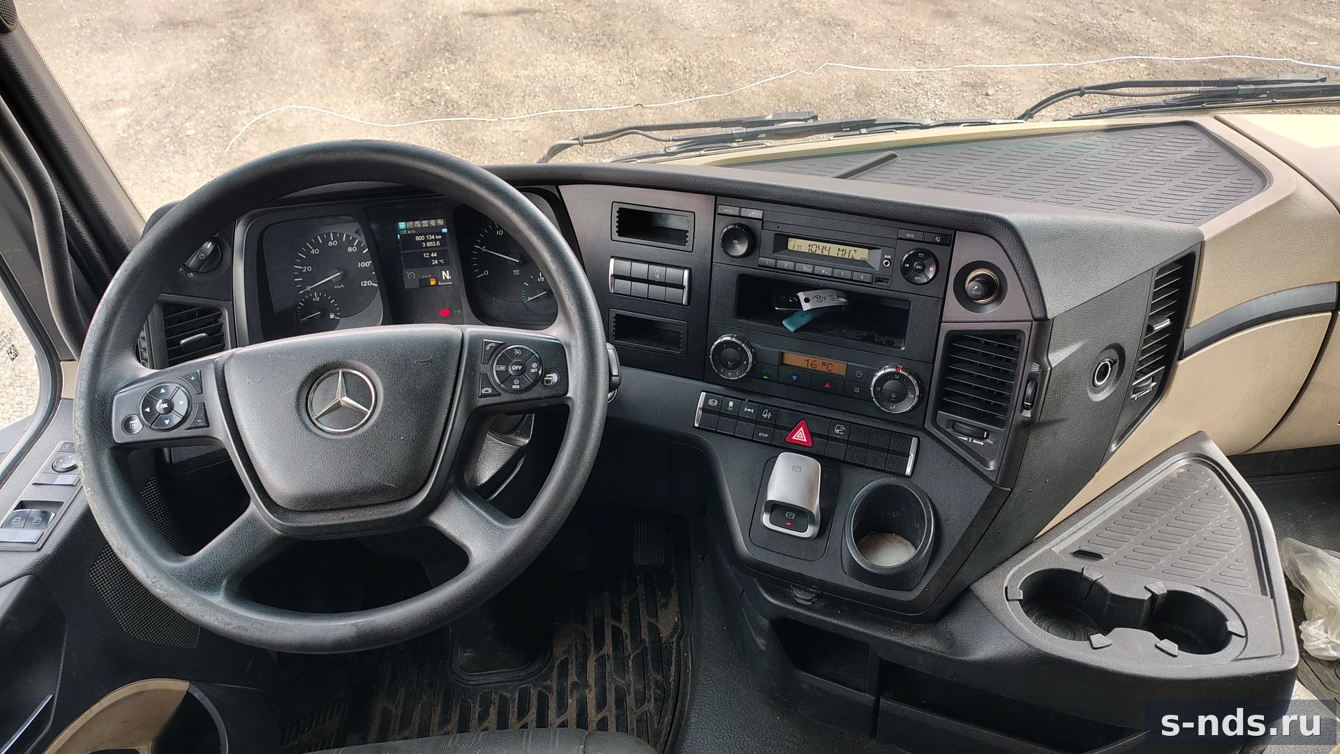 MERCEDES-BENZ