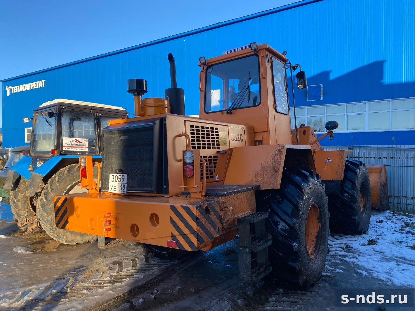 Погрузчик универсальный  АМКОДОР 352С-02