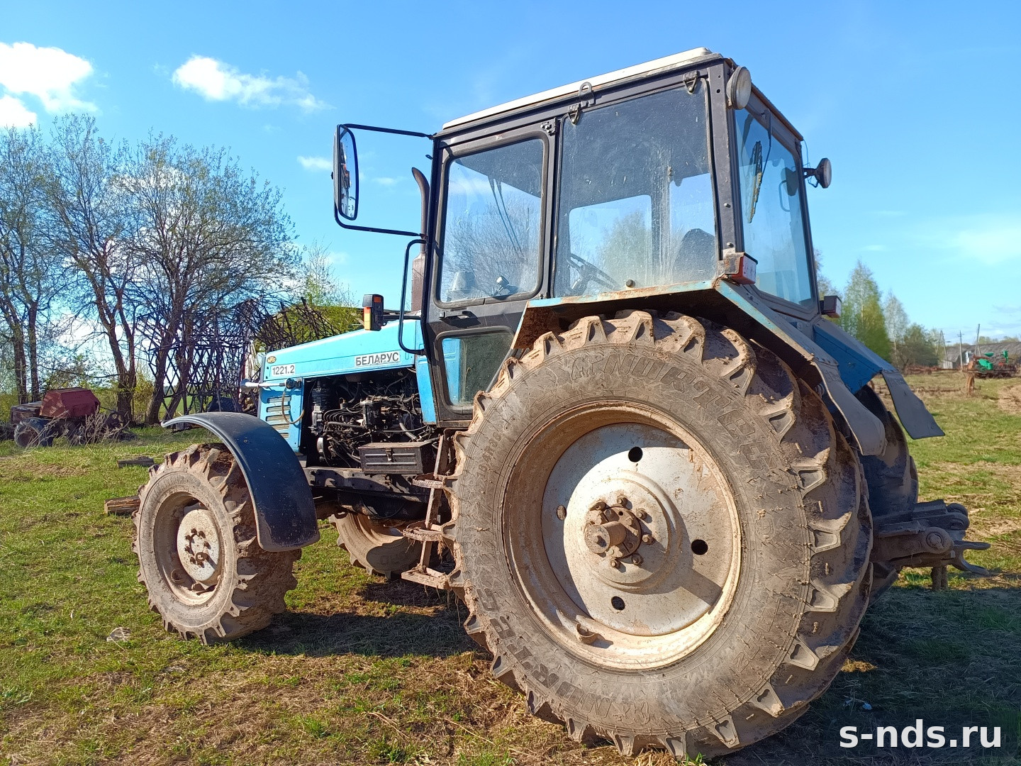 Трактор Беларус 1221
