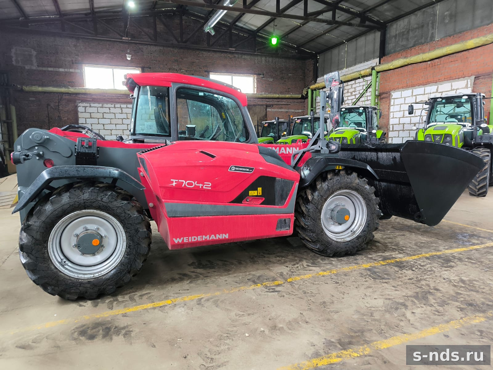 ТЕЛЕСКОПИЧЕСКИЙ ПОГРУЗЧИК КОЛЕСНЫЙ WEIDEMANN T7042